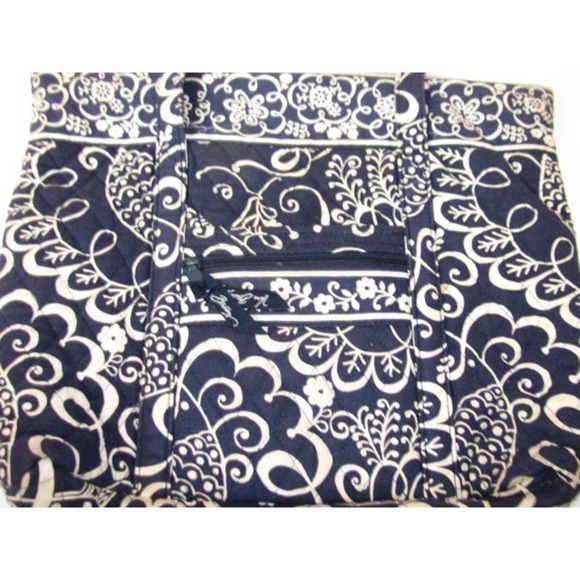 Vera Bradley Large Shoulder Bag, 14" x 12" All zippers work. - Picture 4 of 11